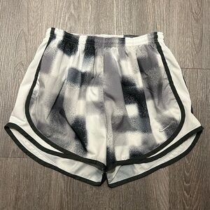 Nike tempo shorts M